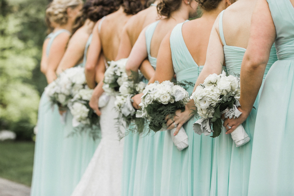 bride and bridesmaids back photo mint color dresses