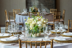 Elegant table setting idea for a wedding or event