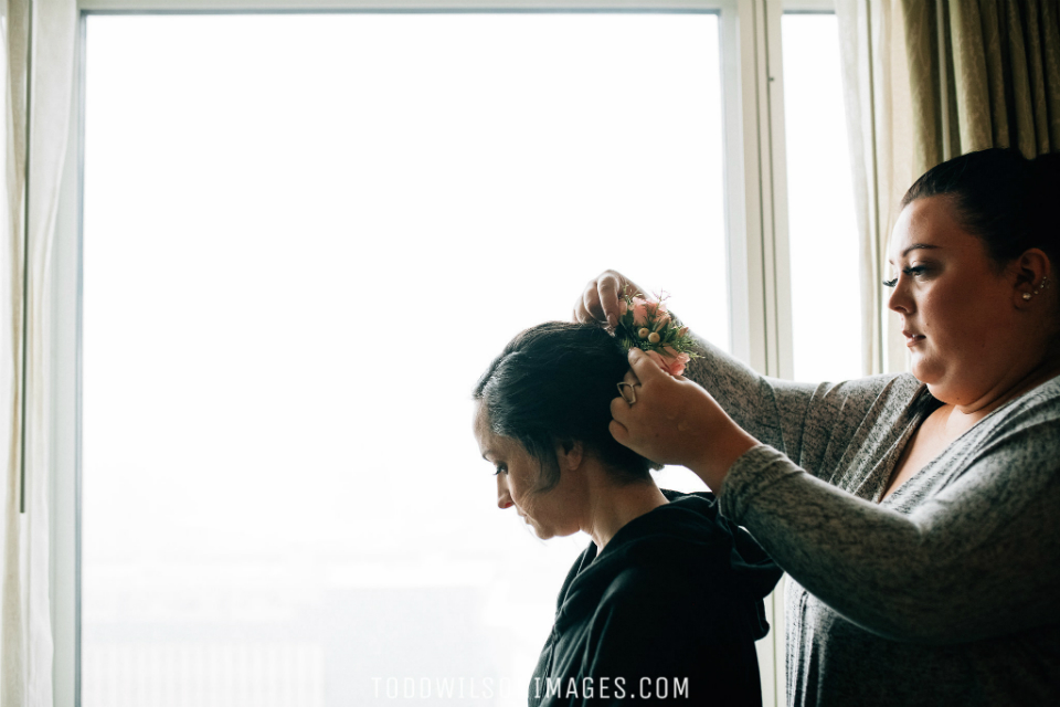 Bride getting ready, putting on hairpiece