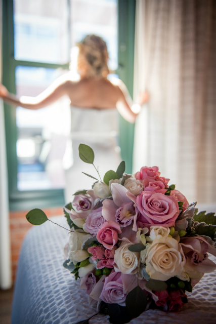 Mauve and white bridal bouquet idea