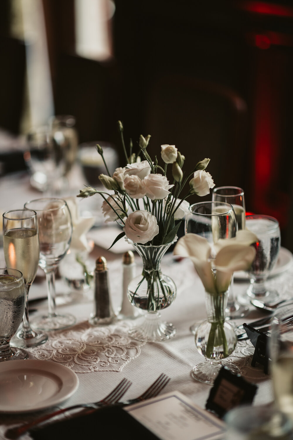 Minimalistic white roses low centerpieces