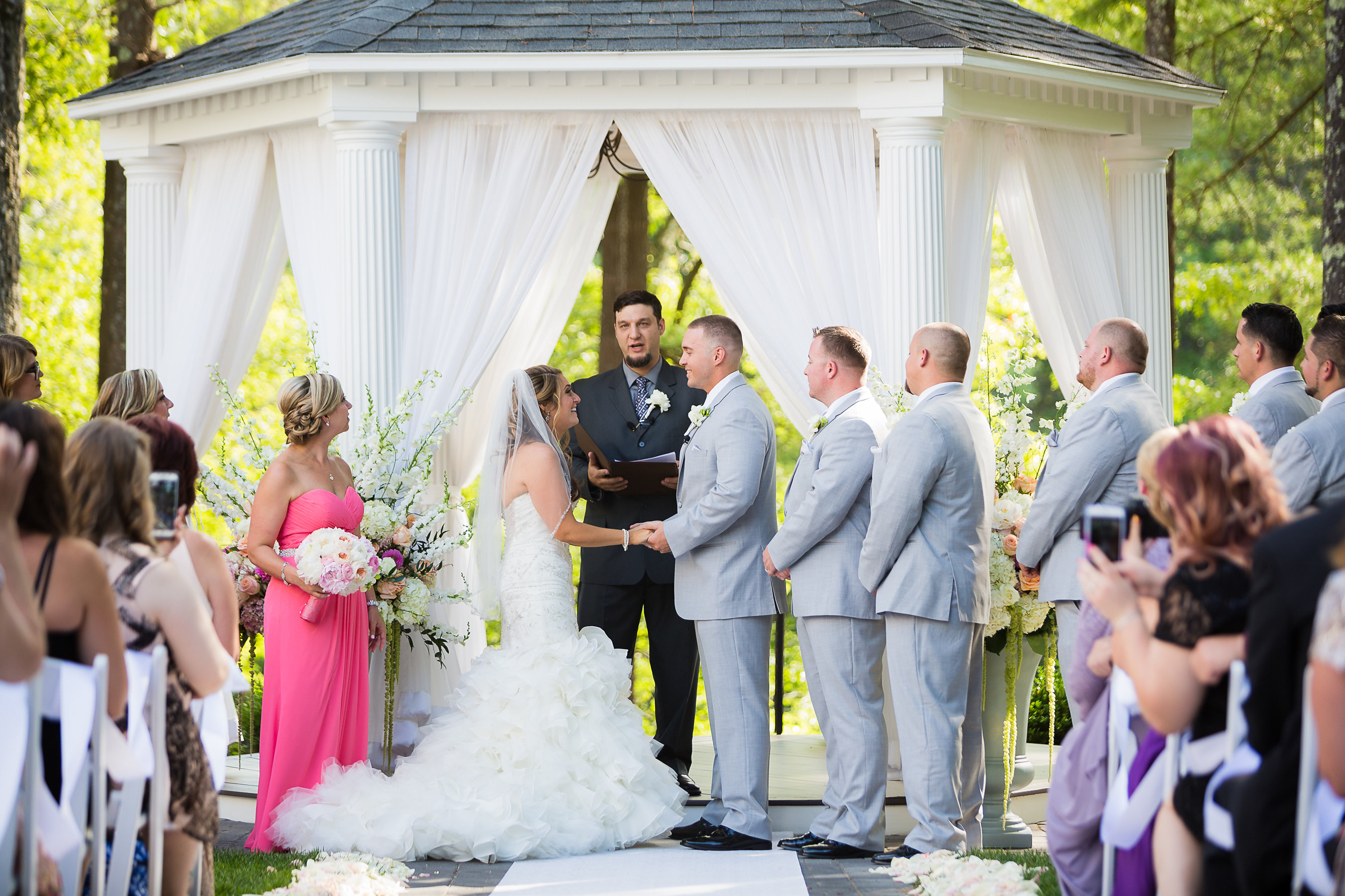 Summer wedding ceremony at Lakeview Pavilion