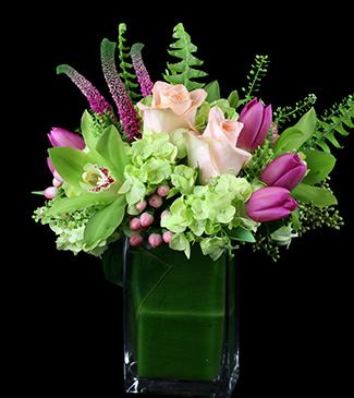 seasonal flowers spring floral arrangement