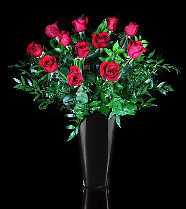 luxurious long stem red roses